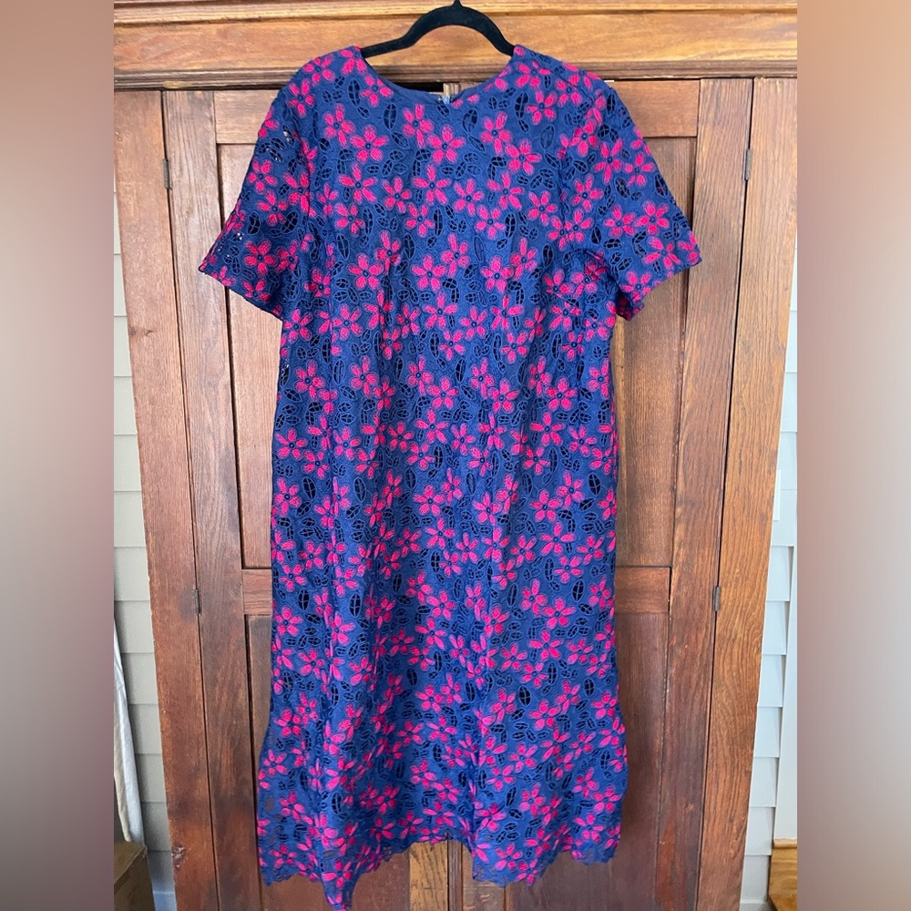 POMANDER PLACE

Midnight Floral Lace Seraphina Dress XXL